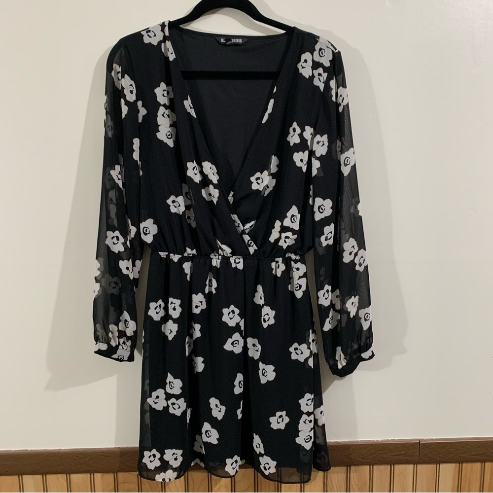 Express Black Floral Long Sleeve V-Neck Mini Dress (M, Black)